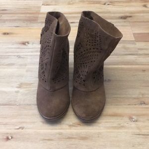 Booties - brown suede leather. Size 7